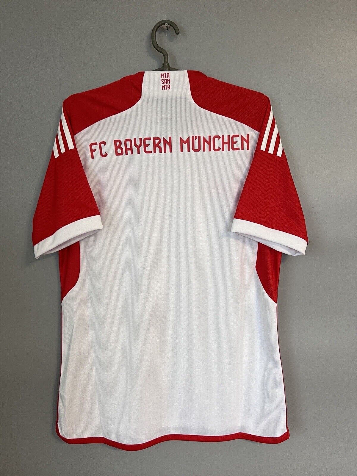 Bayern Munich Jersey 2023/24 Home Mens Soccer Shirt Trikot IJ7442 Adidas Size L